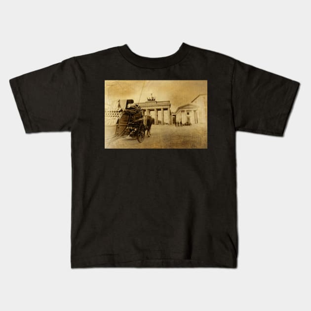 berlin vintage Kids T-Shirt by hottehue